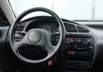 Подержанный автомобиль Chevrolet Lanos 2006 года (10 фото)