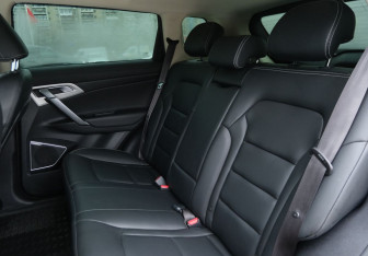 Подержанный автомобиль Geely Atlas 2021 года (20 фото)