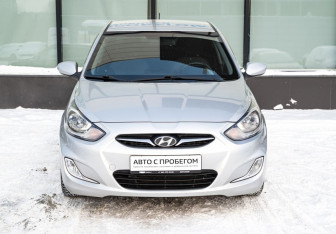 Подержанный автомобиль Hyundai Solaris Sedan 2011 года (8 фото)