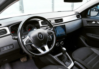 Подержанный автомобиль Renault Arkana 2021 года (17 фото)