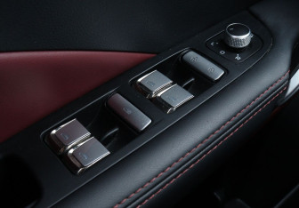 Подержанный автомобиль Geely Coolray 2023 года (11 фото)