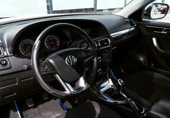 Подержанный автомобиль Brilliance V5 2014 года (15 фото)
