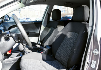 Подержанный автомобиль Kia Ceed Hatchback 2007 года (15 фото)