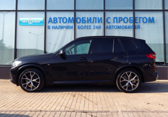 Подержанный автомобиль BMW X5 2020 года (2 фото)