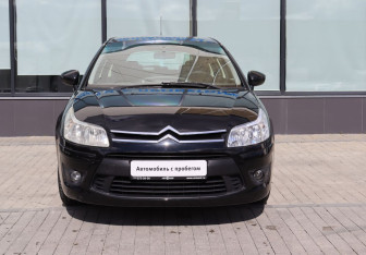 Подержанный автомобиль Citroen C4 Hatchback 2010 года (8 фото)