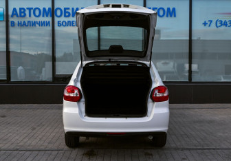 Подержанный автомобиль LADA (ВАЗ) Granta Liftback 2017 года (17 фото)