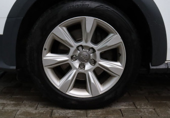 Подержанный автомобиль Audi A4 allroad 2013 года (23 фото)