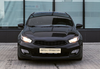 Подержанный автомобиль Kia Ceed Hatchback 2013 года (8 фото)
