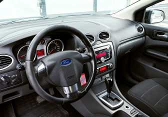 Подержанный автомобиль Ford Focus Hatchback 2009 года (12 фото)