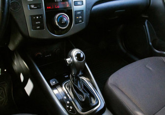 Подержанный автомобиль Kia Cerato Sedan 2012 года (9 фото)