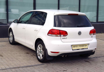 Подержанный автомобиль Volkswagen Golf Hatchback 2012 года (3 фото)