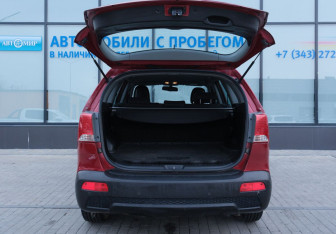 Подержанный автомобиль Kia Sorento 2012 года (19 фото)