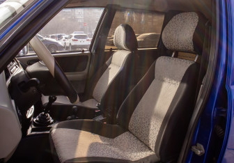 Подержанный автомобиль Chevrolet Niva 2006 года (14 фото)