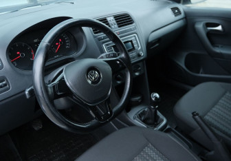 Подержанный автомобиль Volkswagen Polo Sedan 2016 года (9 фото)