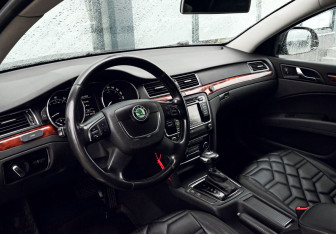 Подержанный автомобиль Skoda Superb Liftback 2012 года (17 фото)