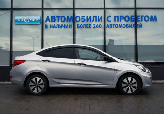 Подержанный автомобиль Hyundai Solaris Sedan 2012 года (17 фото)