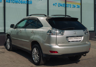 Подержанный автомобиль Lexus RX 2006 года (3 фото)