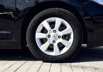 Подержанный автомобиль Nissan Tiida Hatchback 2012 года (20 фото)