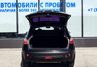 Подержанный автомобиль Nissan Qashqai 2012 года (23 фото)