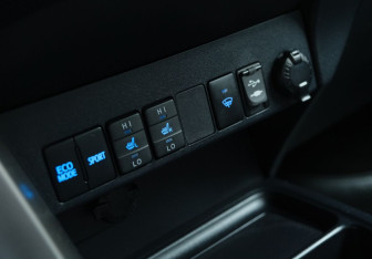 Подержанный автомобиль Toyota RAV4 2013 года (13 фото)