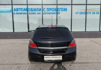 Подержанный автомобиль Opel Astra Hatchback 2013 года (4 фото)