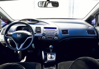 Подержанный автомобиль Honda Civic Sedan 2011 года (16 фото)