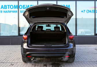 Подержанный автомобиль Infiniti FX 2010 года (21 фото)