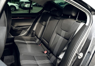 Подержанный автомобиль Skoda Octavia Liftback 2020 года (17 фото)
