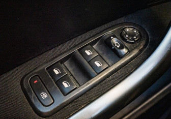 Подержанный автомобиль Peugeot 408 2014 года (12 фото)