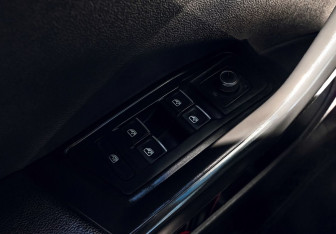 Подержанный автомобиль Volkswagen T-Roc 2021 года (12 фото)