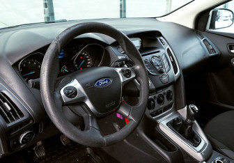 Подержанный автомобиль Ford Focus Hatchback 2011 года (10 фото)