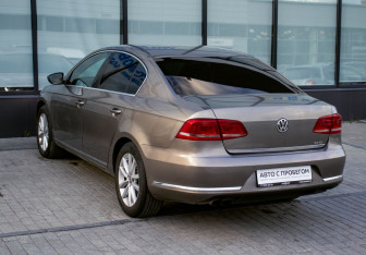 Подержанный автомобиль Volkswagen Passat Sedan 2011 года (3 фото)