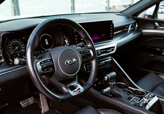 Подержанный автомобиль Kia K5 2020 года (16 фото)