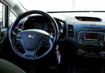 Подержанный автомобиль Kia Cerato Sedan 2013 года (19 фото)