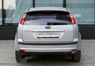 Подержанный автомобиль Ford Focus Hatchback 2006 года (4 фото)