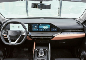 Подержанный автомобиль LIVAN X6PRO 2023 года (12 фото)