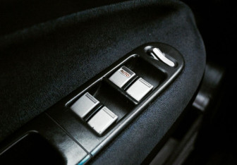 Подержанный автомобиль Honda HR-V 2002 года (12 фото)