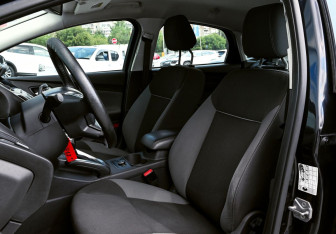 Подержанный автомобиль Ford Focus Hatchback 2013 года (16 фото)