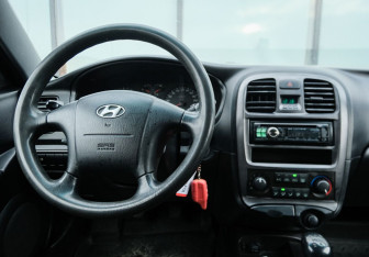 Подержанный автомобиль Hyundai Sonata 2008 года (10 фото)