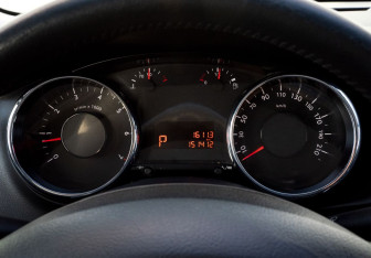 Подержанный автомобиль Peugeot 3008 2012 года (16 фото)