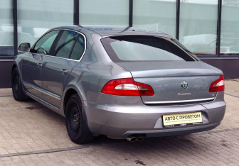 Подержанный автомобиль Skoda Superb Liftback 2011 года (3 фото)