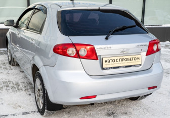 Подержанный автомобиль Chevrolet Lacetti Hatchback 2005 года (3 фото)