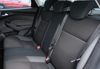 Подержанный автомобиль Ford Focus Hatchback 2013 года (19 фото)