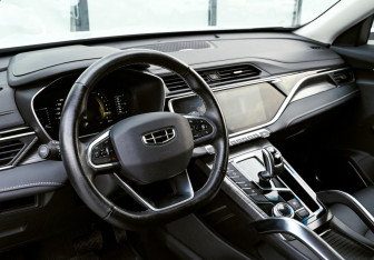 Подержанный автомобиль Geely Atlas Pro 2022 года (15 фото)