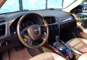 Подержанный автомобиль Audi Q5 2011 года (16 фото)