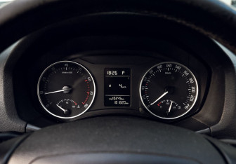 Подержанный автомобиль Skoda Octavia Liftback 2012 года (9 фото)