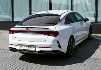 Подержанный автомобиль Kia K5 2021 года (5 фото)