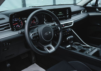 Подержанный автомобиль Kia K5 2021 года (9 фото)