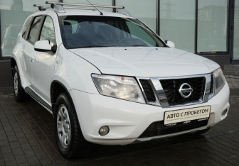 Подержанный автомобиль Nissan Terrano 2015 года (7 фото)