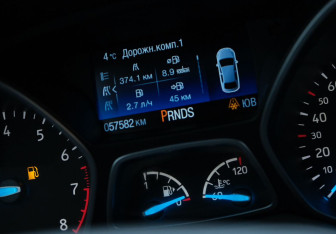 Подержанный автомобиль Ford Kuga 2018 года (16 фото)